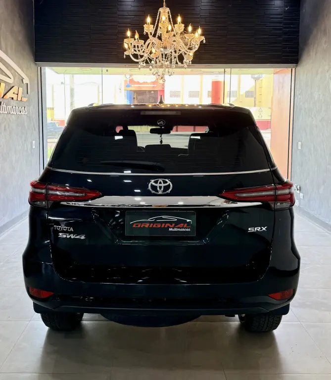 TOYOTA Hilux SW4 - Foto