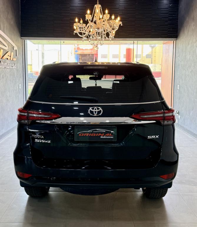 TOYOTA Hilux SW4 - Foto