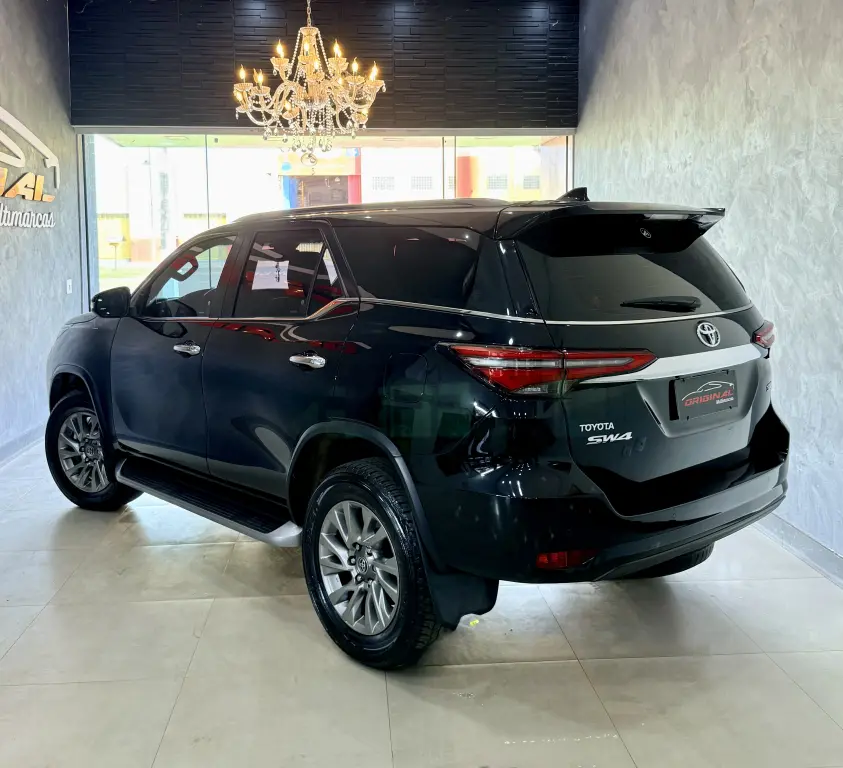 TOYOTA Hilux SW4 - Foto