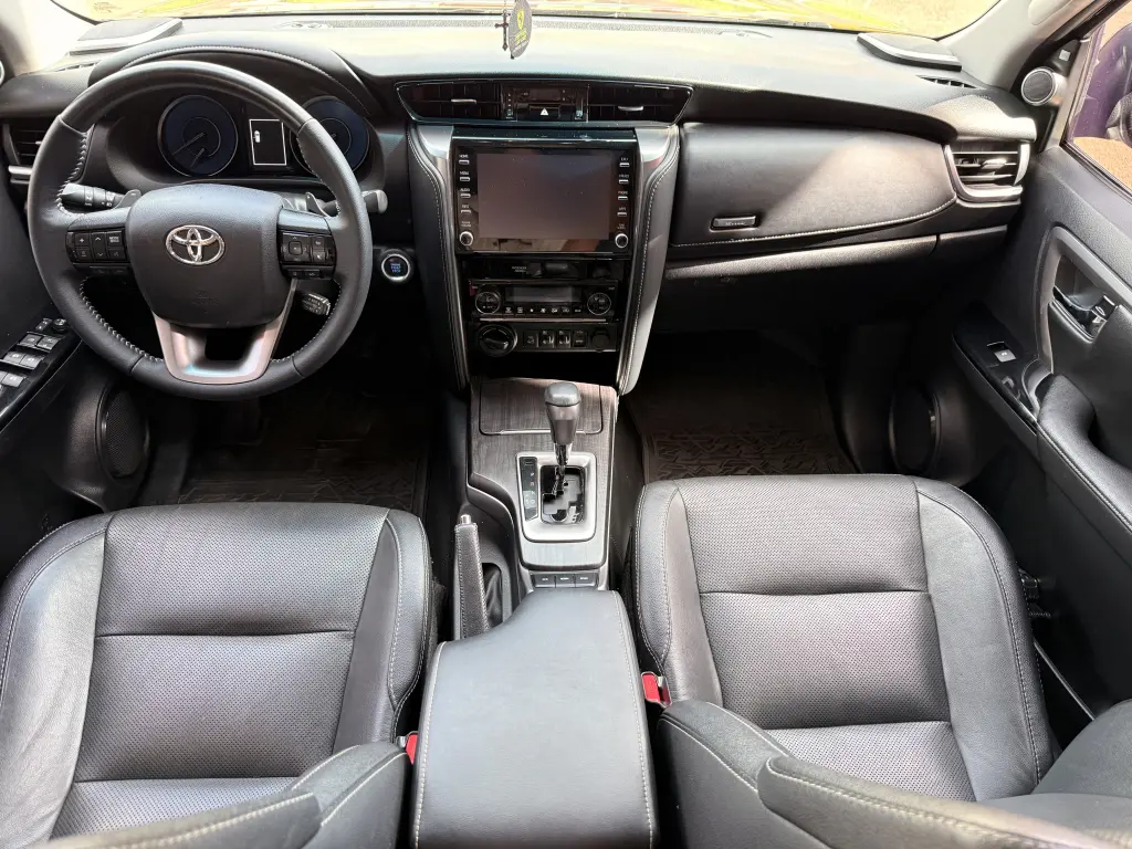 TOYOTA Hilux SW4 - Foto
