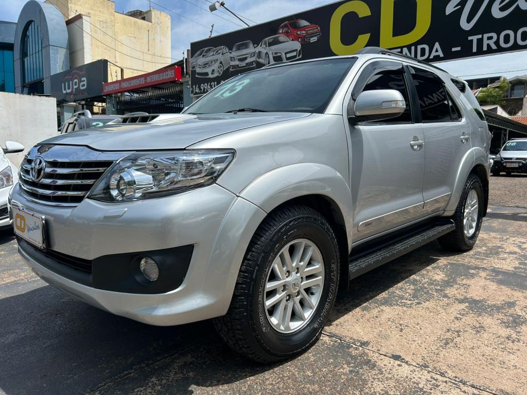 TOYOTA Hilux SW4 - Foto