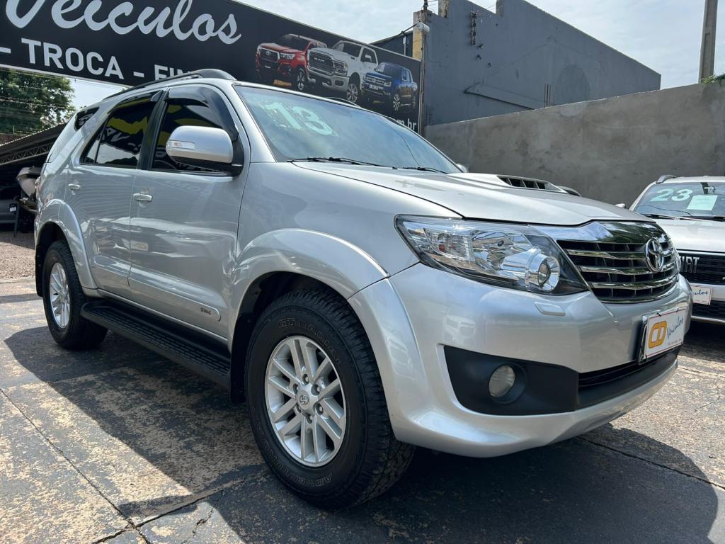 TOYOTA Hilux SW4 - Foto