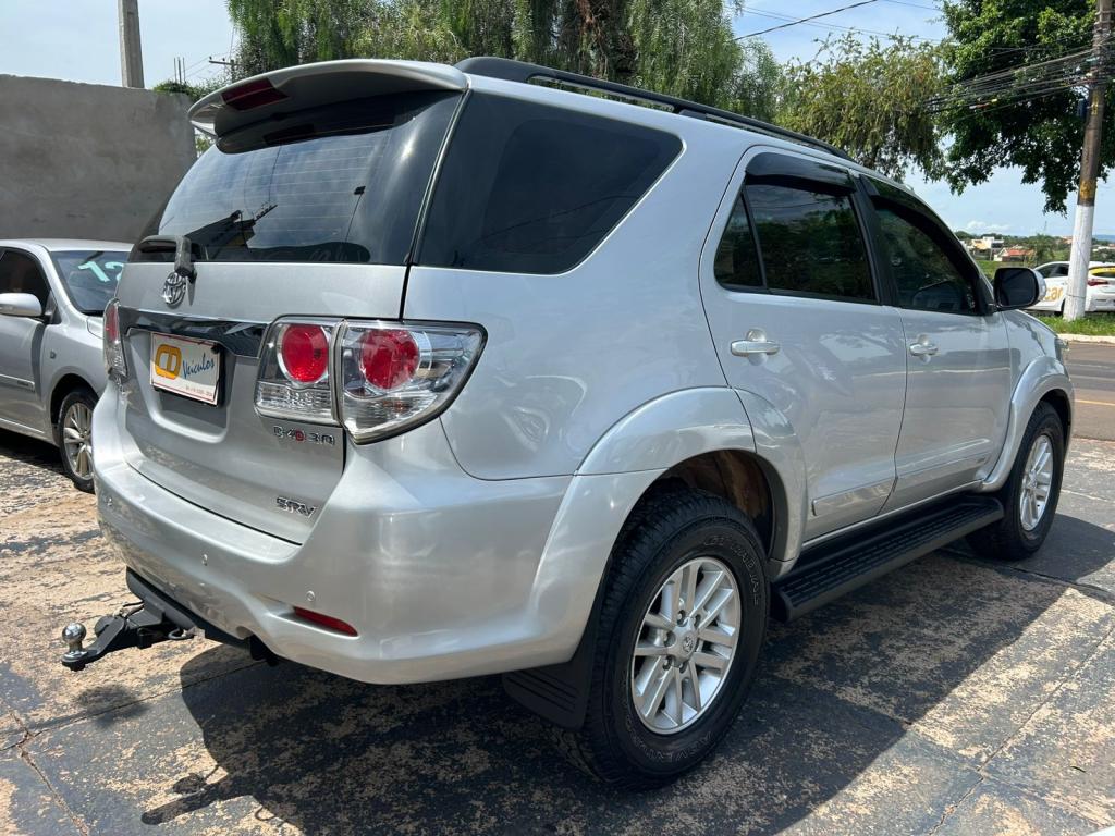 TOYOTA Hilux SW4 - Foto