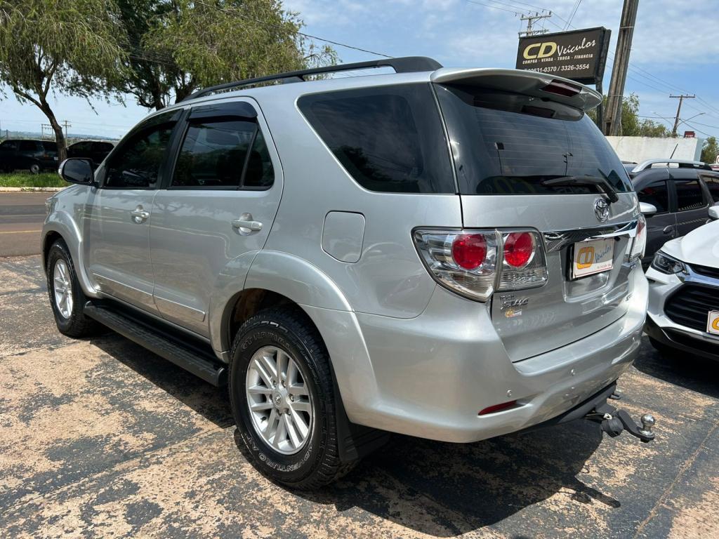 TOYOTA Hilux SW4 - Foto