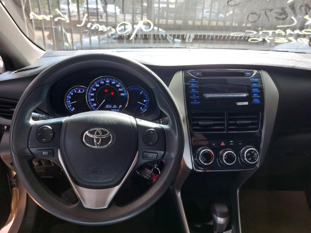 TOYOTA Yaris Sedan - Foto