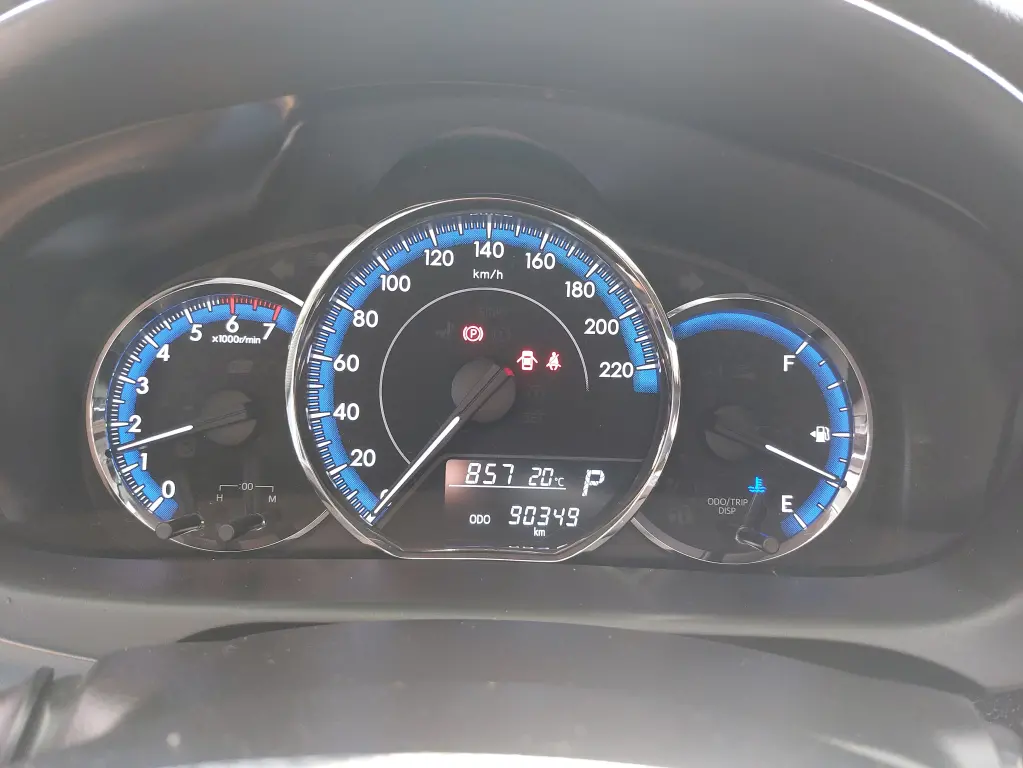 TOYOTA Yaris Sedan - Foto