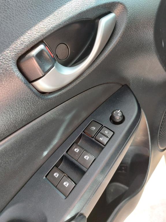 TOYOTA Yaris Sedan - Foto