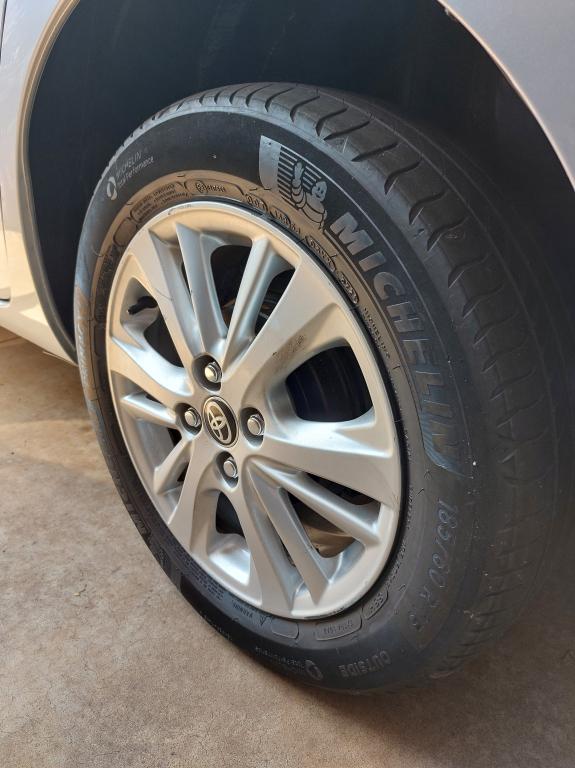 TOYOTA Yaris Sedan - Foto