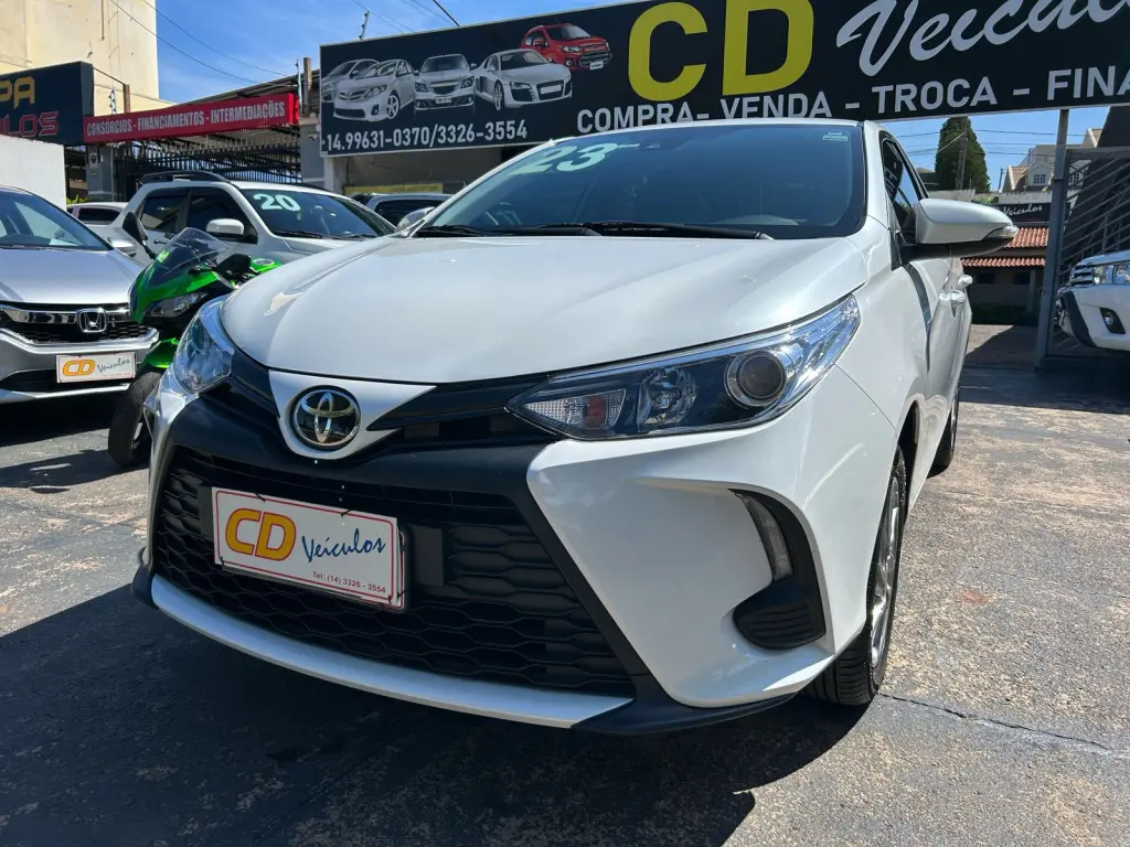 TOYOTA Yaris Sedan - Foto