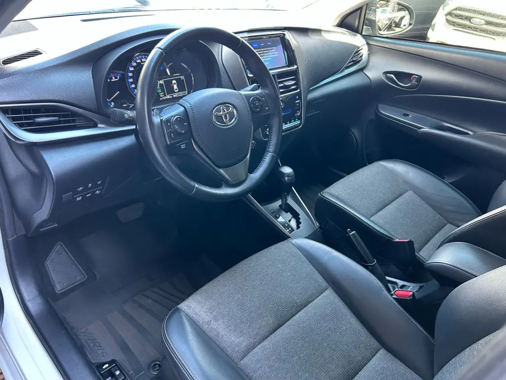 TOYOTA Yaris Sedan - Foto