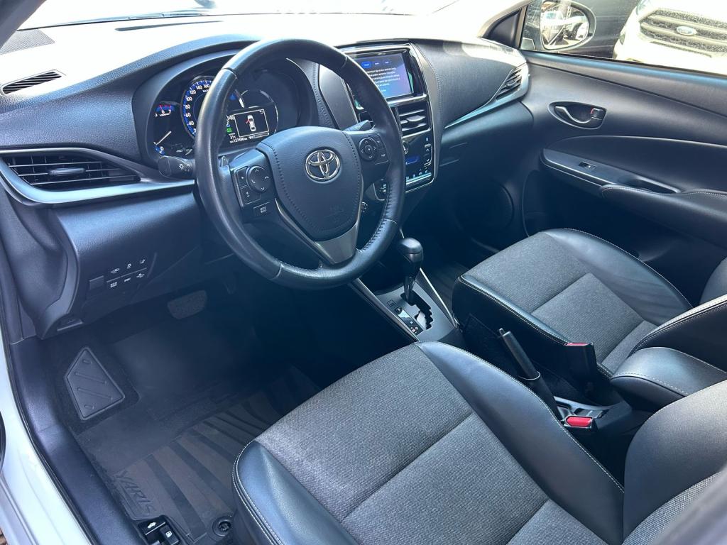 TOYOTA Yaris Sedan - Foto