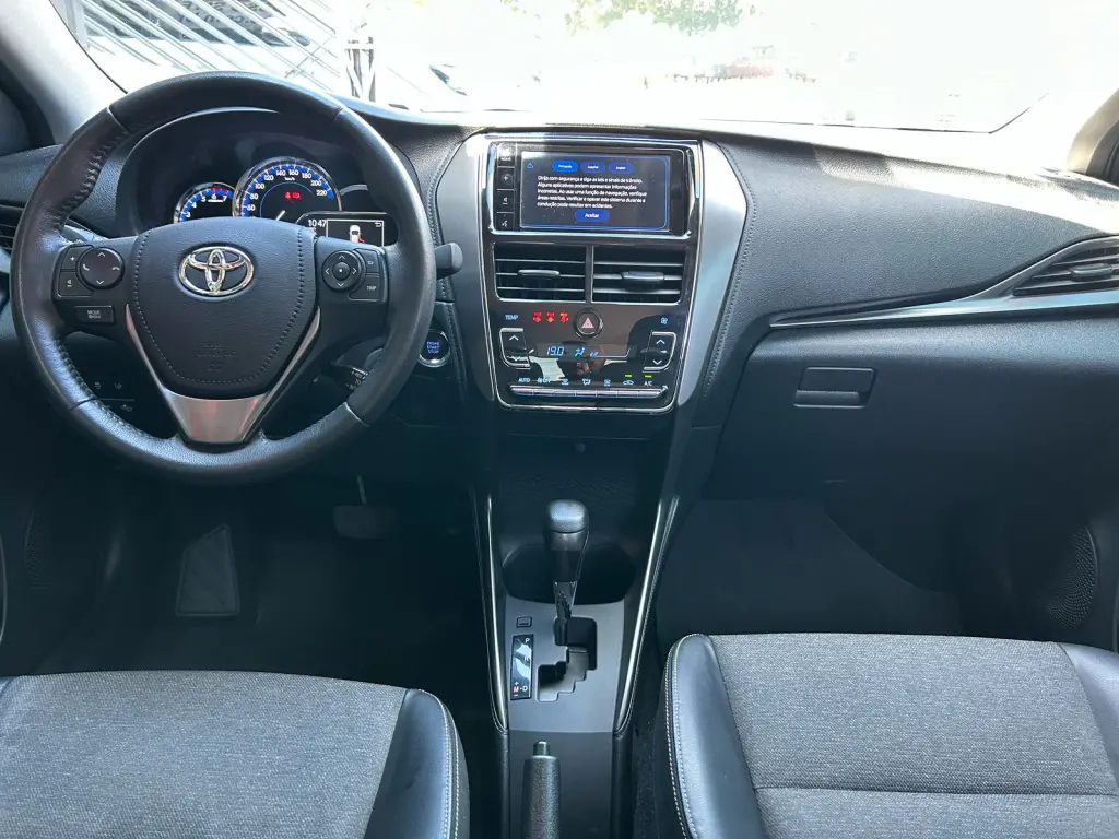 TOYOTA Yaris Sedan - Foto