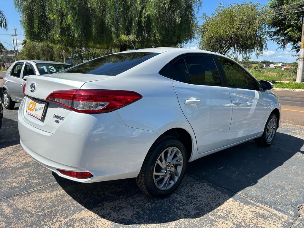 TOYOTA Yaris Sedan - Foto