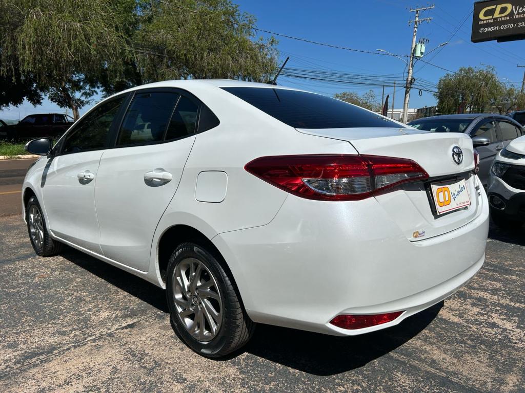 TOYOTA Yaris Sedan - Foto