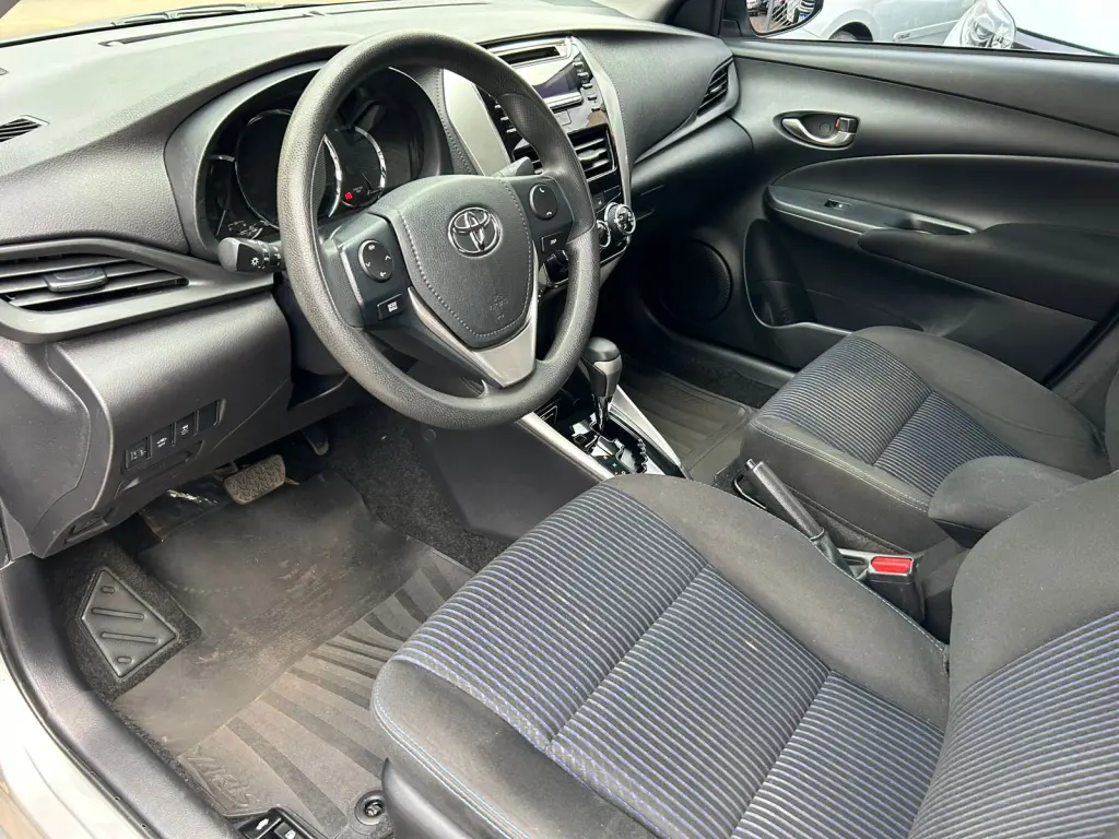 TOYOTA Yaris Sedan - Foto