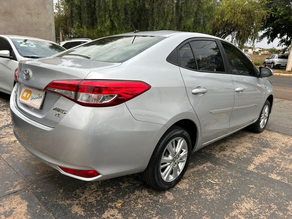 TOYOTA Yaris Sedan - Foto