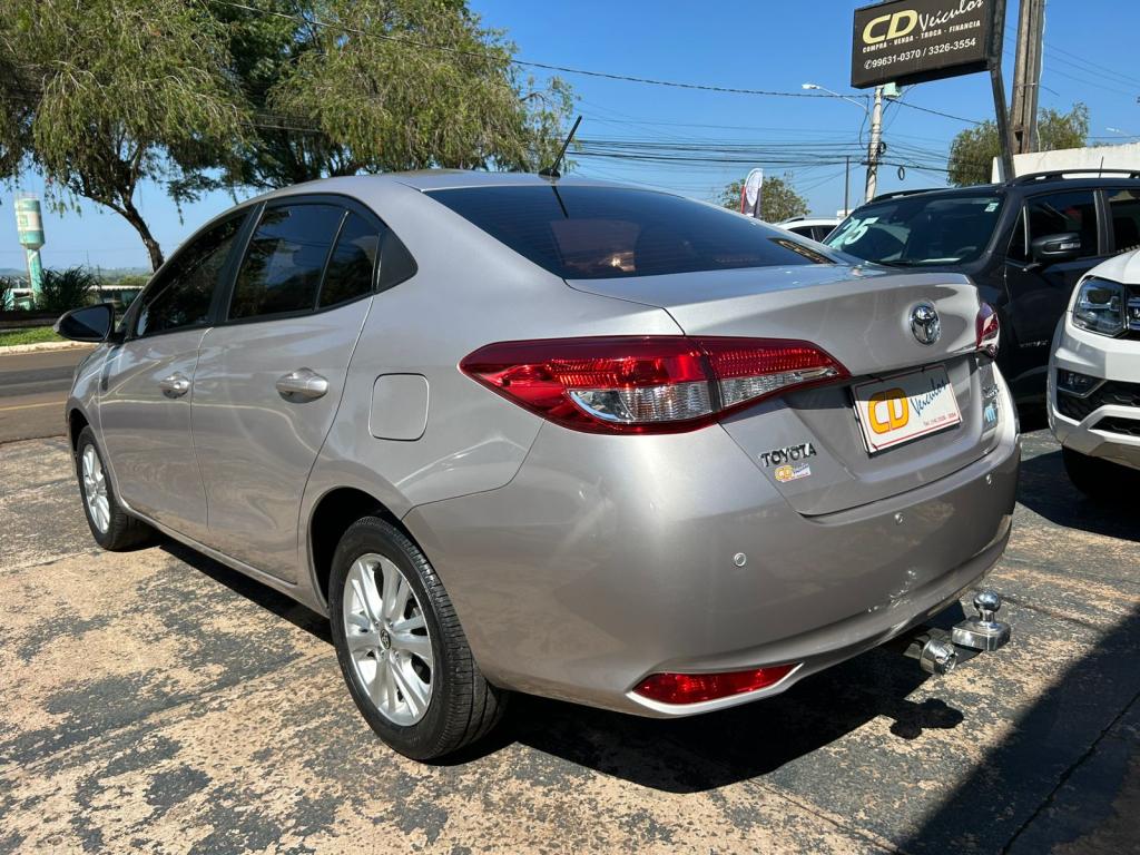 TOYOTA Yaris Sedan - Foto