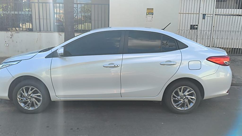 TOYOTA Yaris Sedan - Foto