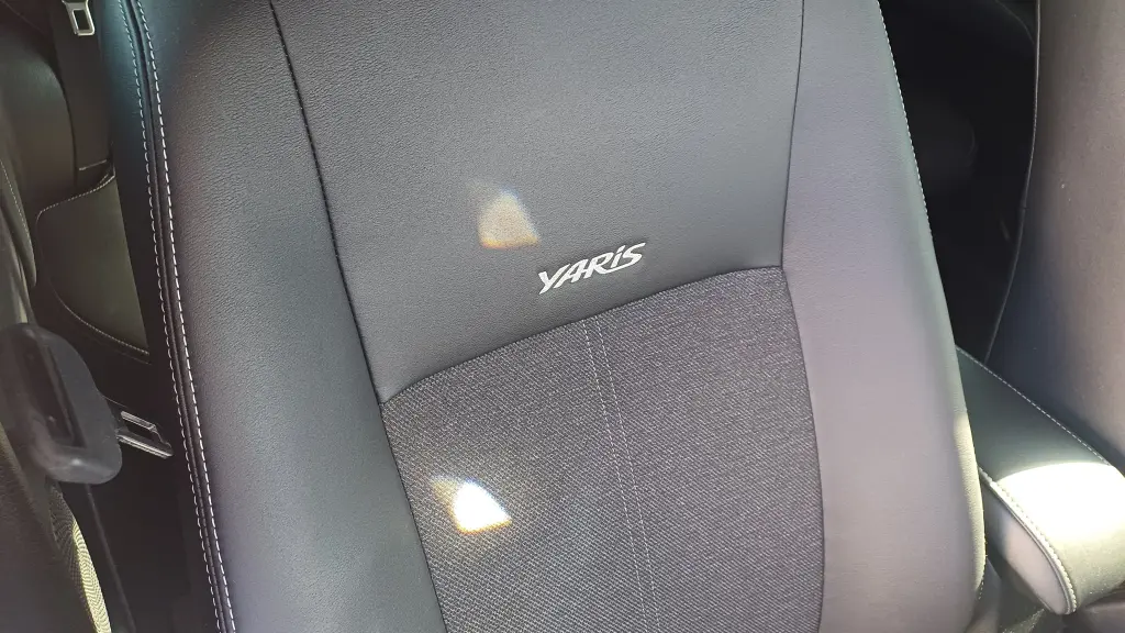 TOYOTA Yaris Sedan - Foto