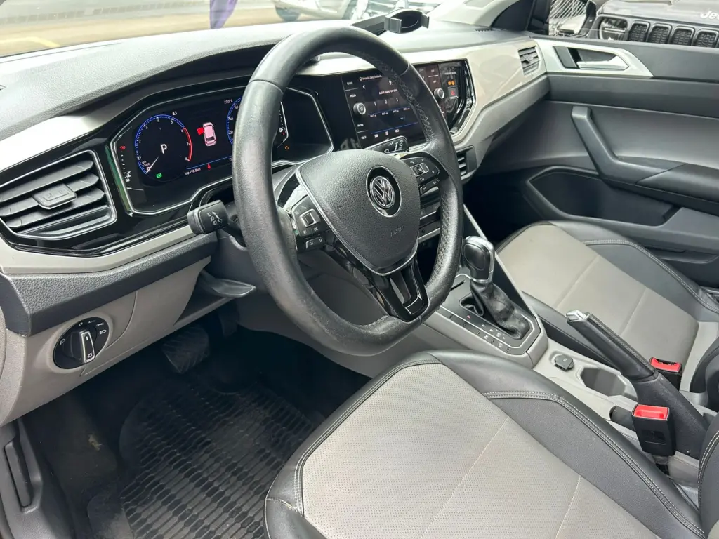 VOLKSWAGEN Polo Hatch - Foto