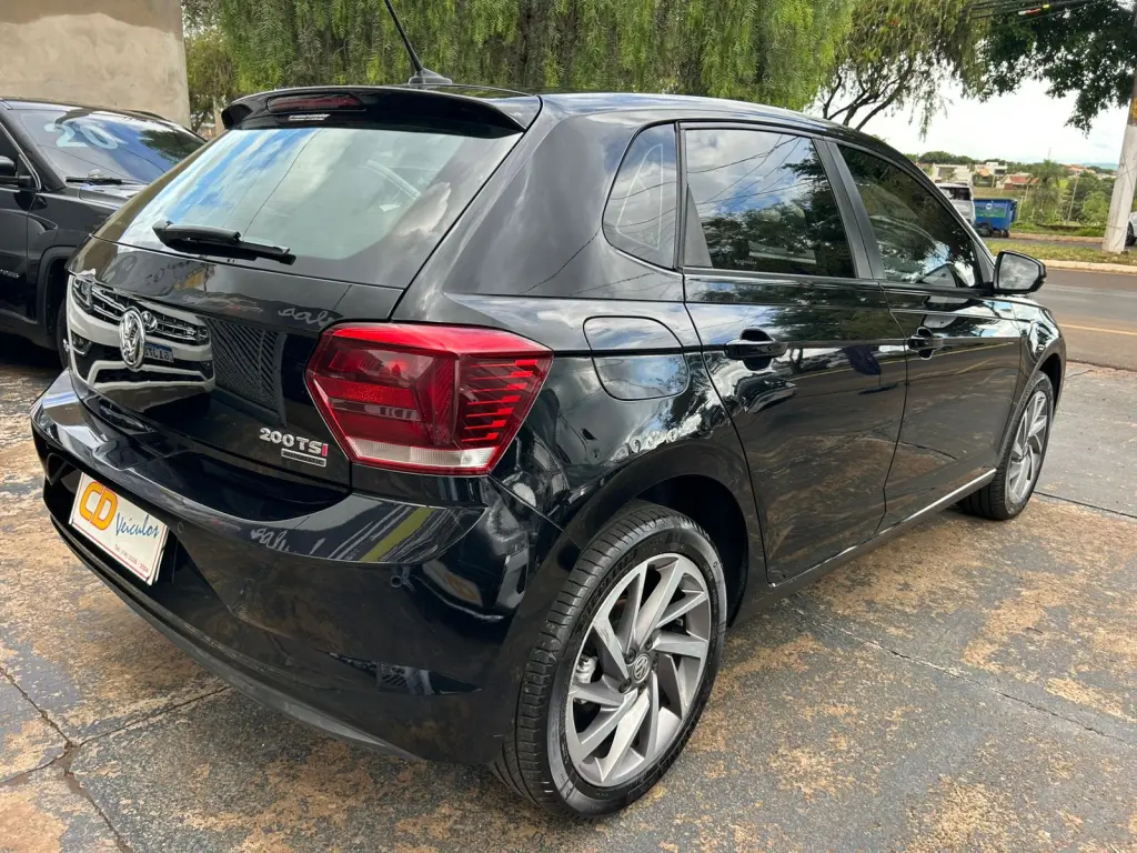 VOLKSWAGEN Polo Hatch - Foto