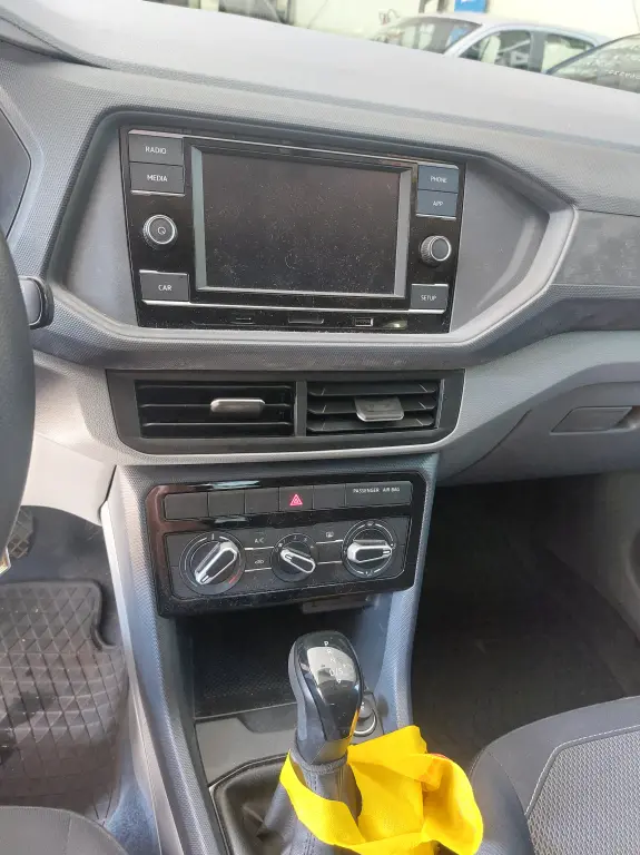 VOLKSWAGEN T-Cross - Foto
