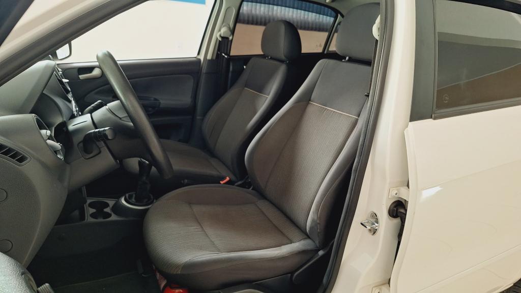 VOLKSWAGEN Voyage - Foto