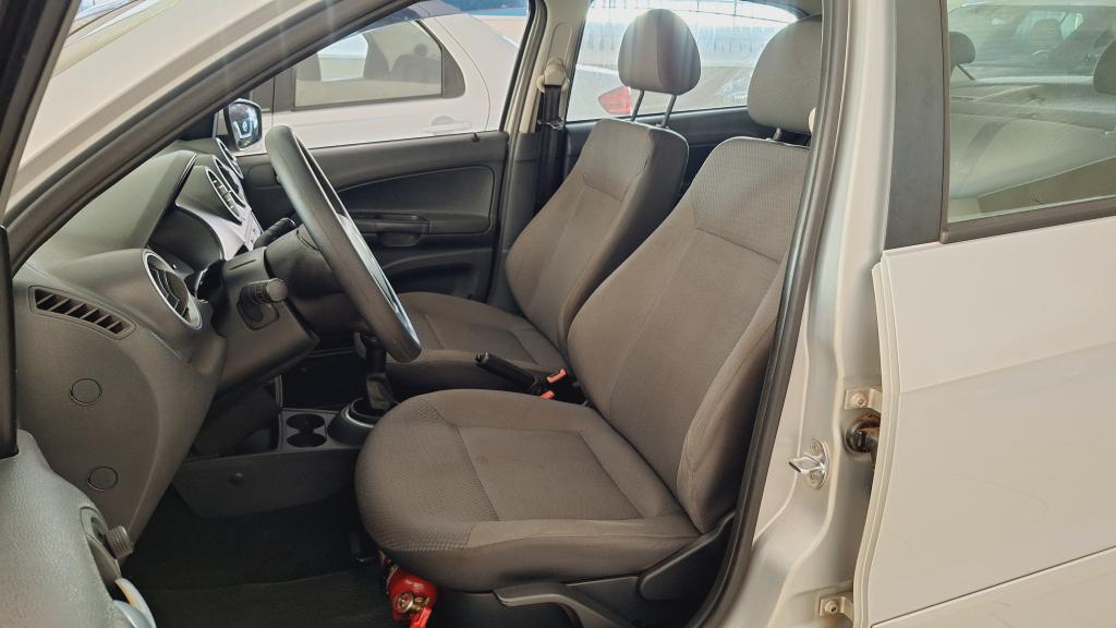 VOLKSWAGEN Voyage - Foto