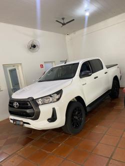 TOYOTA Hilux Caminhonete 2.4 4P 4X4 DIESEL CABINE DUPLA