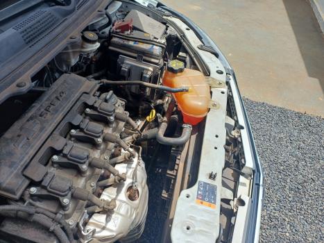 CHEVROLET Onix Hatch 1.4 4P FLEX ACTIV AUTOM�TICO, Foto 4