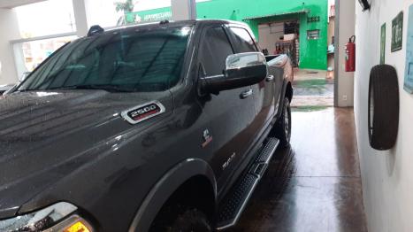 DODGE Ram 6.7 I6 24V 4P 2500 LARAMIE 4X4 TURBODIESEL  AUTOMÁTICO CABINE DUPLA, Foto 2 DODGE Ram 6.7 I6 24V 4P 2500 LARAMIE 4X4 TURBODIESEL  AUTOMÁTICO CABINE DUPLA, Foto 2