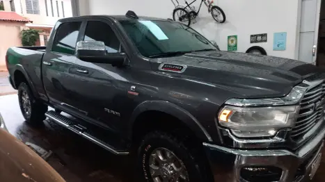 DODGE Ram 6.7 I6 24V 4P 2500 LARAMIE 4X4 TURBODIESEL  AUTOMÁTICO CABINE DUPLA, Foto 3 DODGE Ram 6.7 I6 24V 4P 2500 LARAMIE 4X4 TURBODIESEL  AUTOMÁTICO CABINE DUPLA, Foto 3