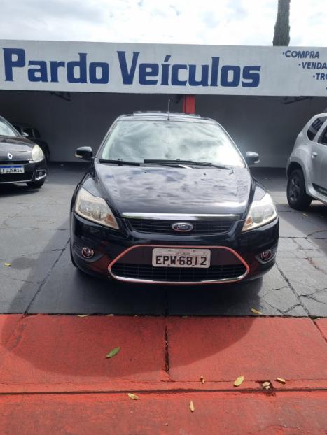 FORD Focus Hatch 2.0 16V 4P GHIA, Foto 2