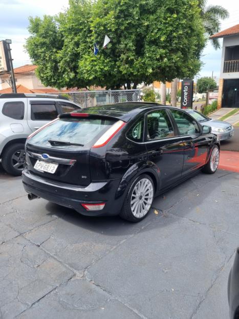 FORD Focus Hatch 2.0 16V 4P GHIA, Foto 3