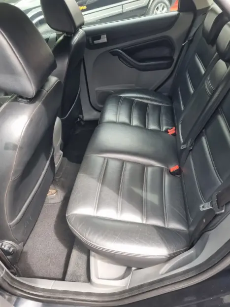 FORD Focus Hatch 2.0 16V 4P GHIA, Foto 8