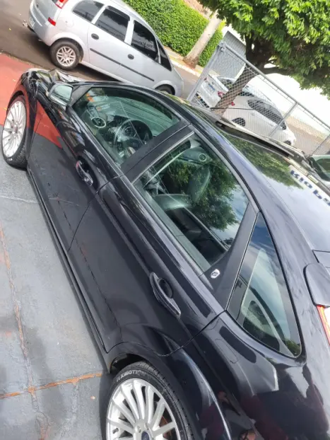 FORD Focus Hatch 2.0 16V 4P GHIA, Foto 10