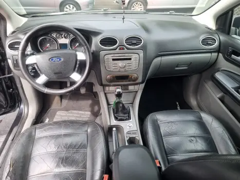 FORD Focus Hatch 2.0 16V 4P GHIA, Foto 11