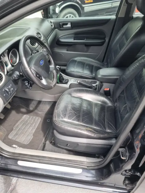 FORD Focus Hatch 2.0 16V 4P GHIA, Foto 12