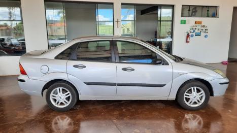 FORD Focus Sedan 2.0 16V 4P, Foto 2