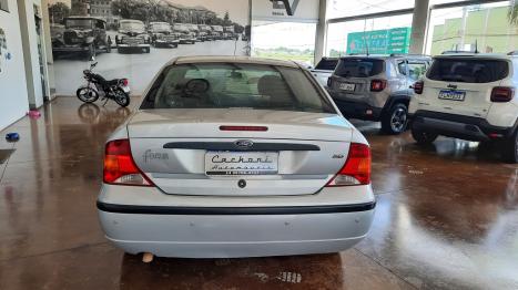 FORD Focus Sedan 2.0 16V 4P, Foto 4