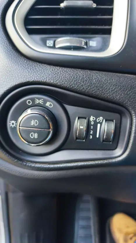 JEEP Renegade 1.8 16V 4P FLEX LONGITUDE AUTOM�TICO, Foto 10
