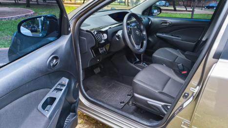 TOYOTA Etios Hatch 1.5 16V 4P FLEX L, Foto 13