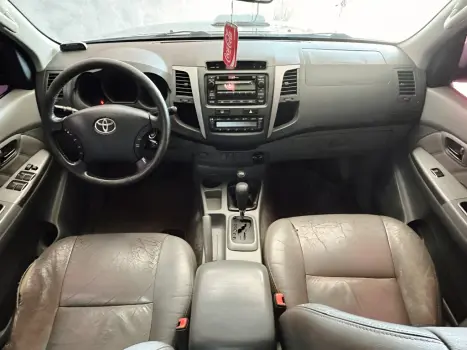 TOYOTA Hilux Caminhonete 3.0 16V 4P 4X4 SRV TURBO DIESEL CABINE DUPLA AUTOMÁTICO, Foto 7 TOYOTA Hilux Caminhonete 3.0 16V 4P 4X4 SRV TURBO DIESEL CABINE DUPLA AUTOMÁTICO, Foto 7