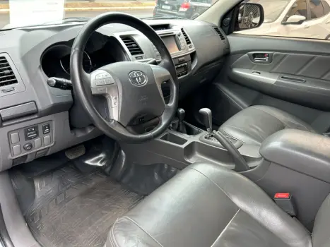 TOYOTA Hilux Caminhonete 3.0 4P 4X4 SRV TURBO DIESEL CABINE DUPLA AUTOMTICO, Foto 4