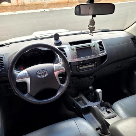 TOYOTA Hilux Caminhonete 3.0 4P 4X4 SRV TURBO DIESEL CABINE DUPLA, Foto 4
