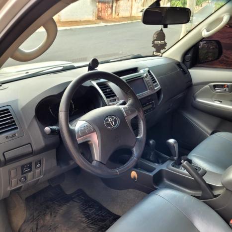 TOYOTA Hilux Caminhonete 3.0 4P 4X4 SRV TURBO DIESEL CABINE DUPLA, Foto 6