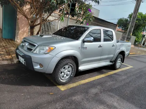 TOYOTA Hilux Caminhonete 3.0 4P 4X4 SRV TURBO DIESEL CABINE DUPLA AUTOM�TICO, Foto 1