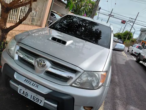 TOYOTA Hilux Caminhonete 3.0 4P 4X4 SRV TURBO DIESEL CABINE DUPLA AUTOM�TICO, Foto 2
