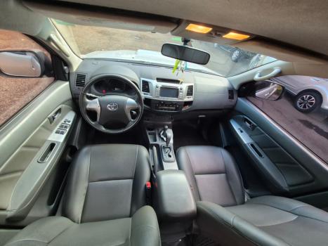 TOYOTA Hilux Caminhonete 3.0 4P 4X4 SRV TURBO DIESEL CABINE DUPLA AUTOM�TICO, Foto 4