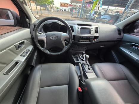 TOYOTA Hilux Caminhonete 3.0 4P 4X4 SRV TURBO DIESEL CABINE DUPLA AUTOM�TICO, Foto 8